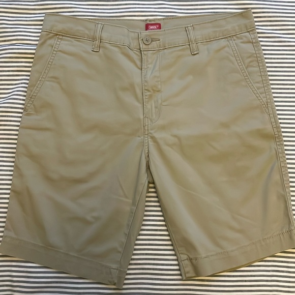 Khaki Levi’s chino Shorts - Picture 1 of 4